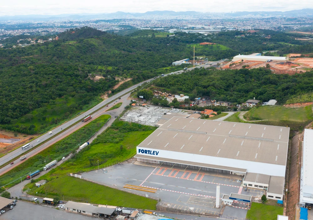 Vista aérea da unidade industrial da Fortlev em Ribeirão das Neves, Minas Gerais