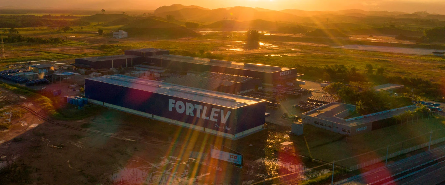 Vista aérea de unidade industrial publicada pela Fortlev